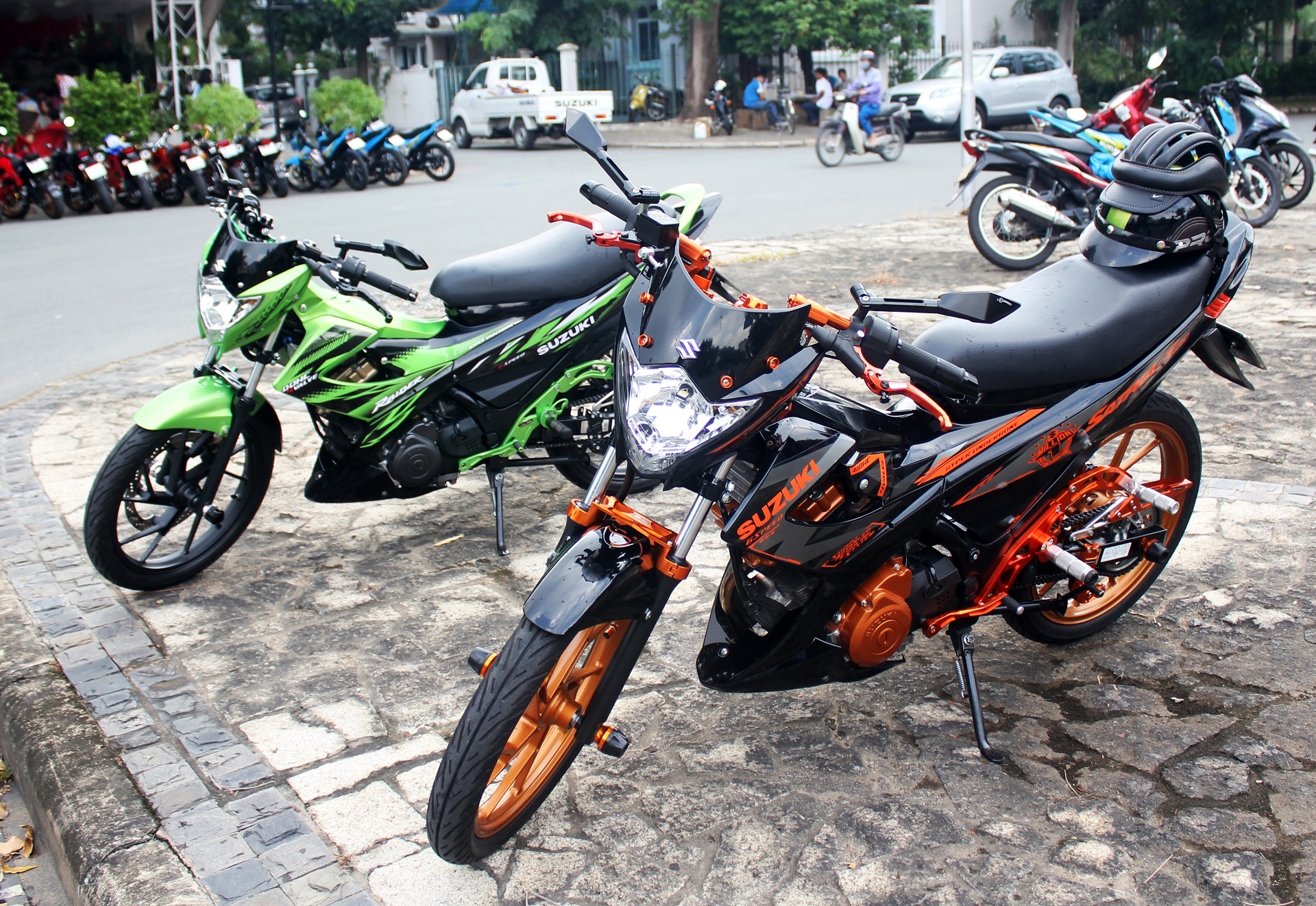 Cap doi Suzuki Raider len do choi doc o Sai Gon hinh anh