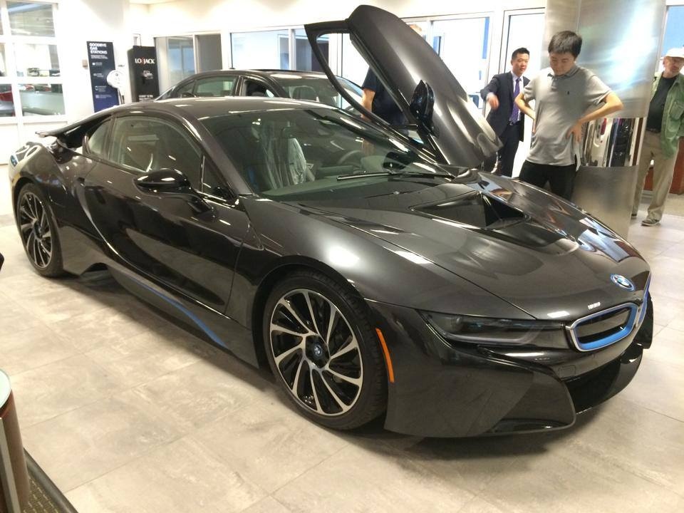 BMW i8 dau tien den dai ly tai My hinh anh