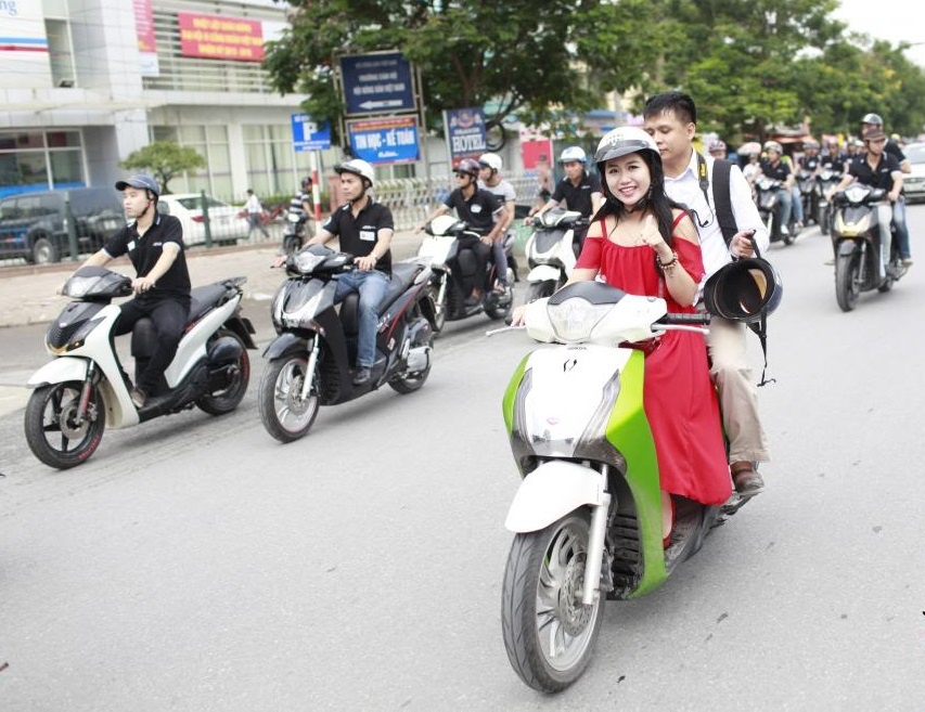 Vi sao nguoi Viet thich chay SH gia ngang xe hoi? hinh anh
