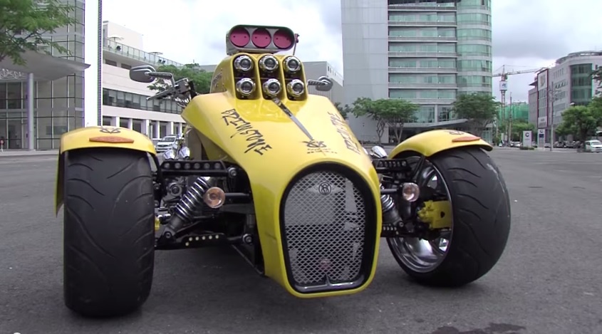 Quai vat Boss Hoss 8.200 phan khoi hinh anh