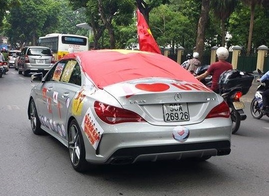 Mercedes phu co do co vu U19 o Ha Noi hinh anh