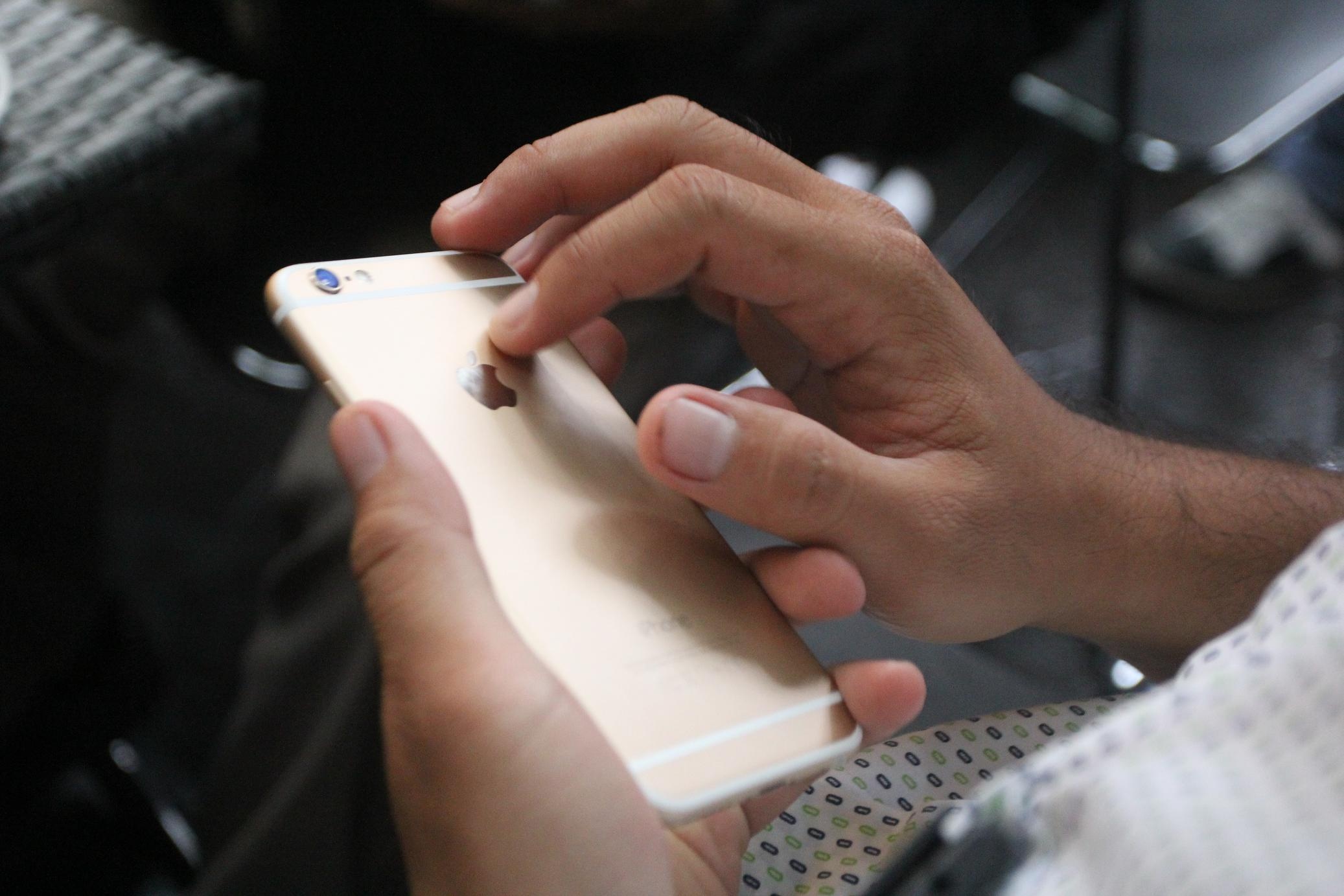 Nhiều người cho rằng, mặt lưng của 2 chiếc iPhone 6 chưa thật sự đẹp. 