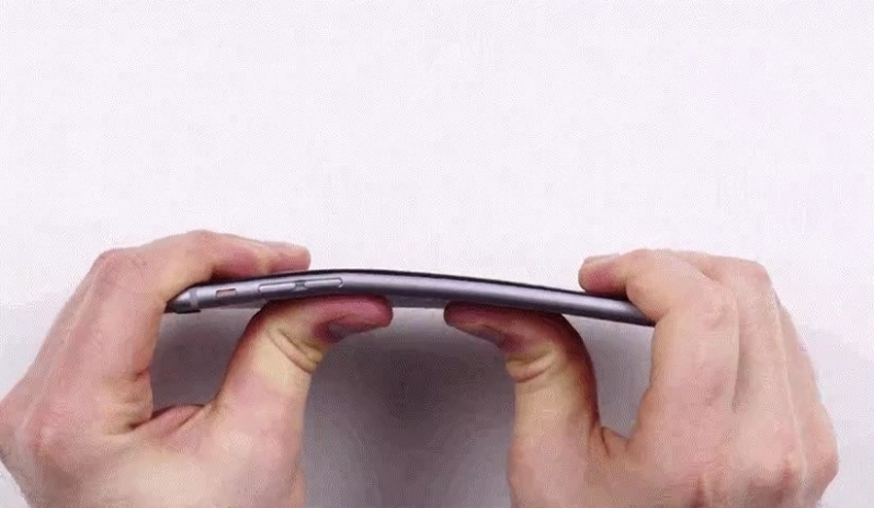 Nguoi dung than phien vi iPhone 6 Plus de bi uon cong hinh anh