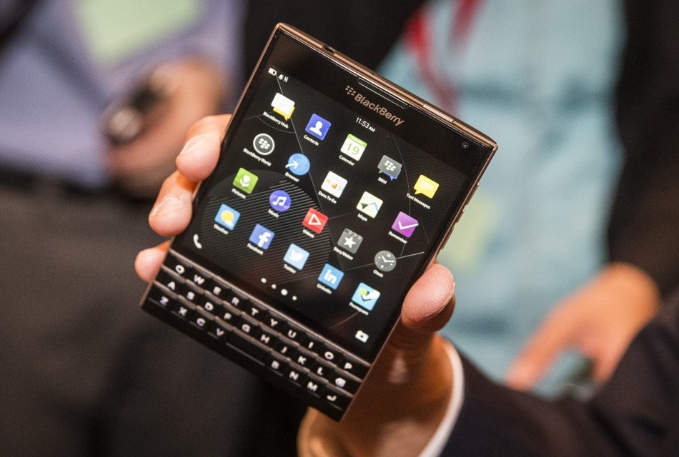 BlackBerry Passport: Nguoi che xau, ke khen doc hinh anh