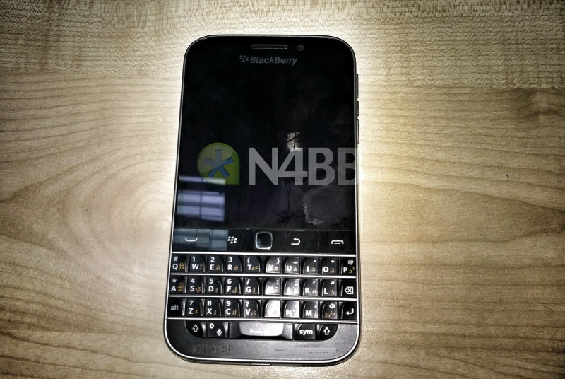 Them hinh anh BlackBerry Classic, phien ban ke nhiem Q10 hinh anh