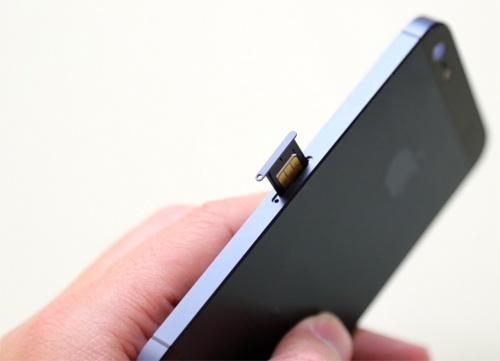 Nhung smartphone dang dung Nano SIM hinh anh