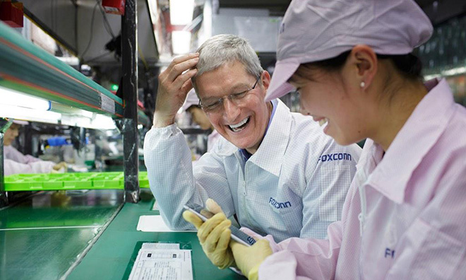 CEO Apple tham nha may san xuat iPhone cua Foxconn hinh anh