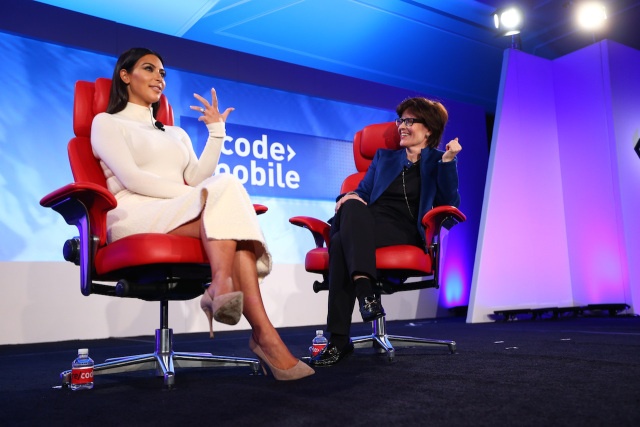 Kim Kardashian trả lời phỏng vấn tại sự kiện cùa Re/code.