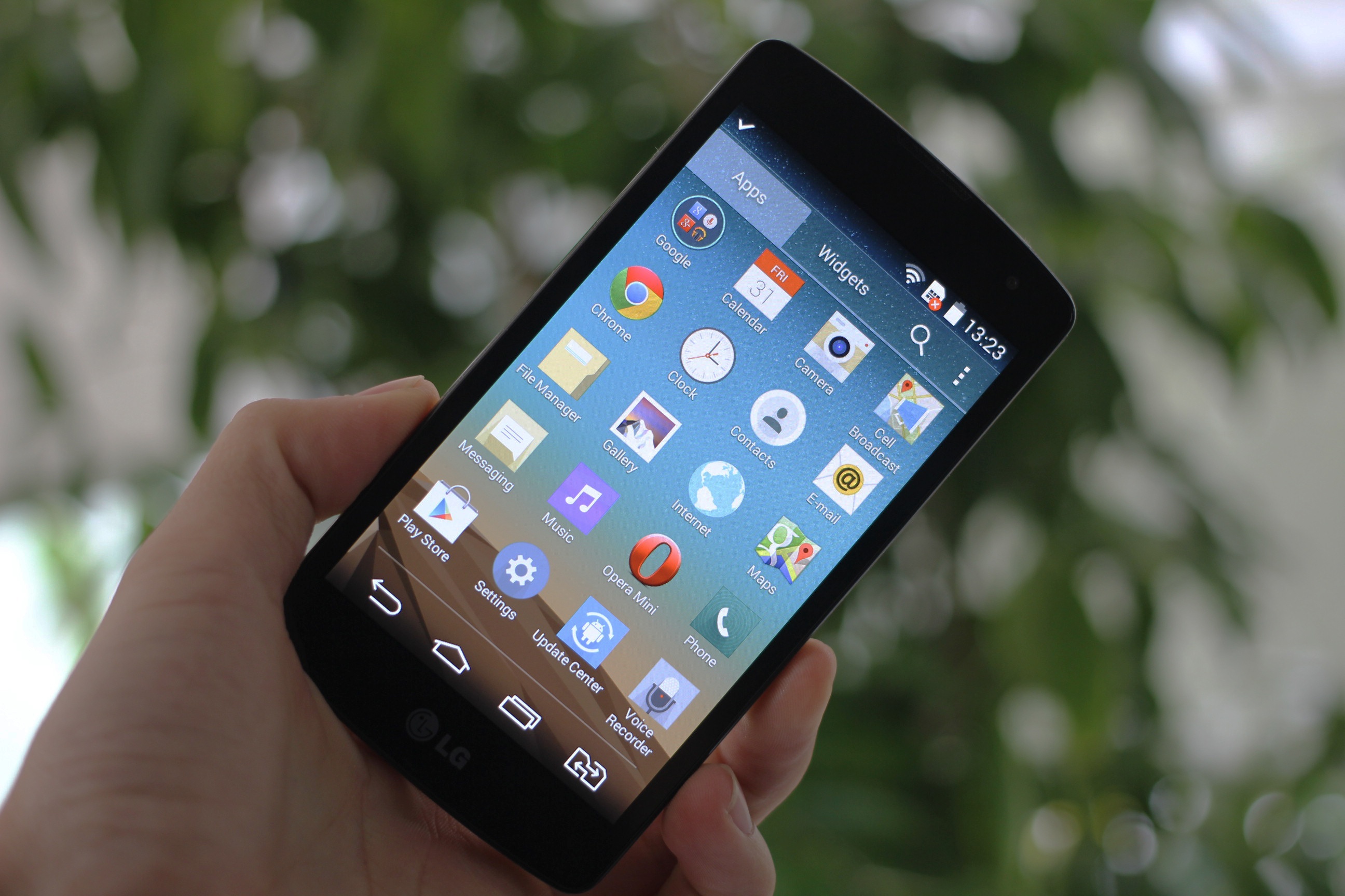 Mo hop LG L Fino gia 4 trieu dong hinh anh