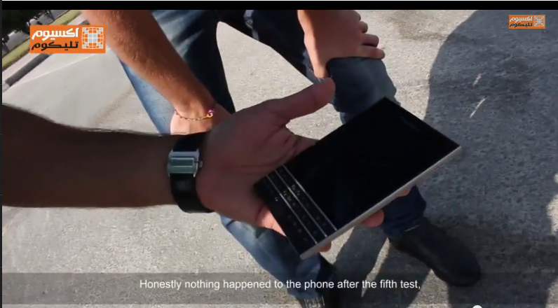 Thu thach tha roi Balckberry Passport hinh anh