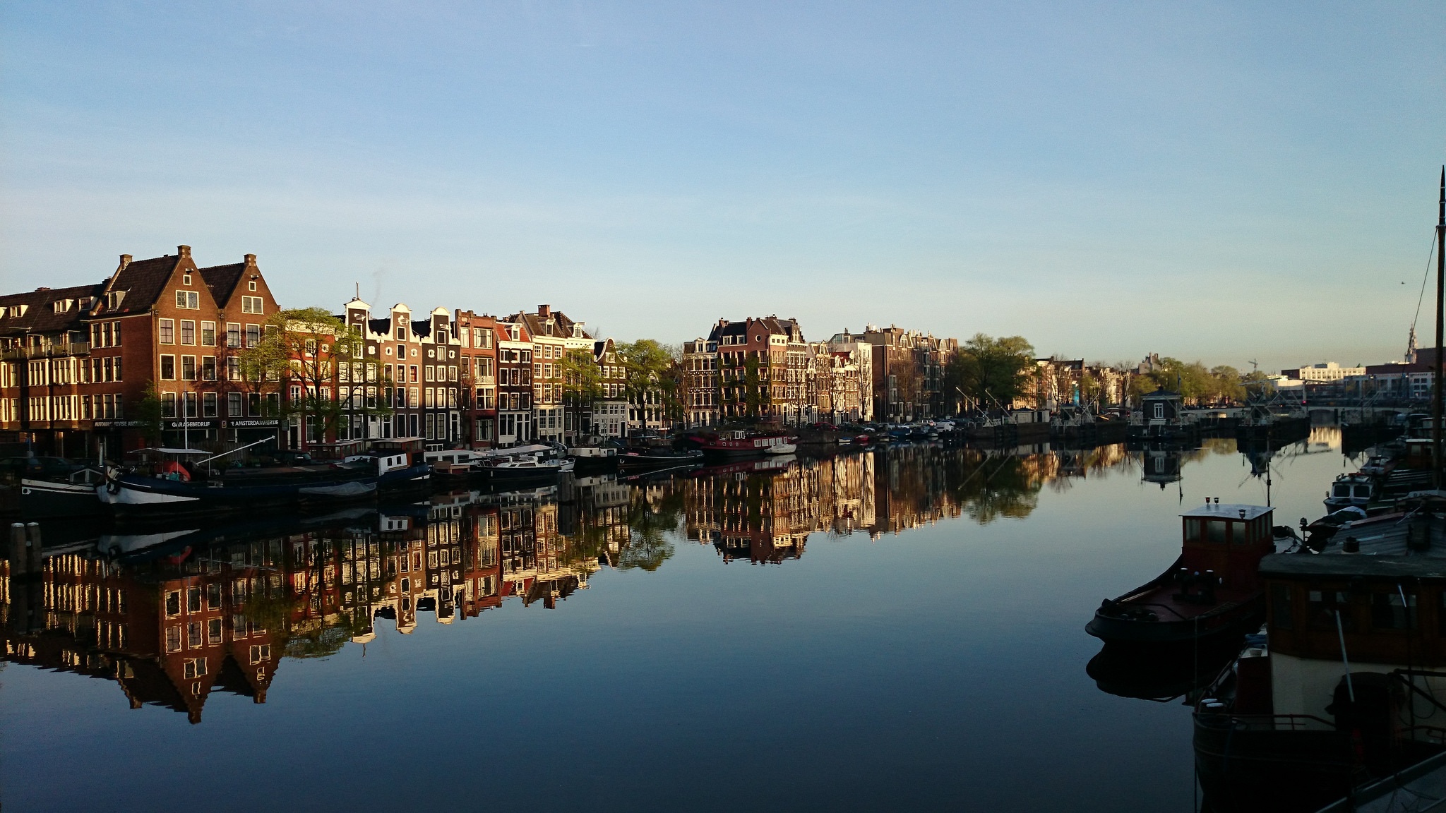 Chau Au qua goc nhin dien thoai chay Android hinh anh