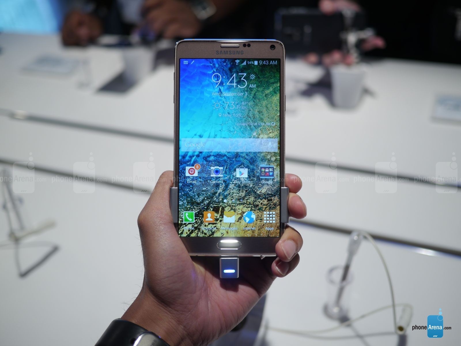 Buc tranh thi phan di dong am dam cua Samsung hinh anh