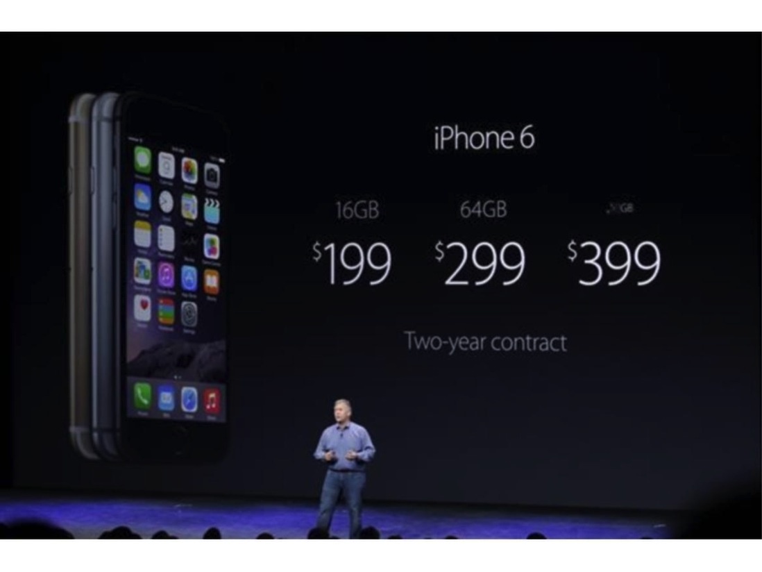 Năm 2014, Apple tăng gấp đôi dung lượng lưu trữ cho iPhone 6/6 Plus từ 32GB lên 64GB và 64GB lên 128GB nhưng vẫn giữ giá bán không đổi cho mỗi phiên bản. Việc nâng cấp dung lượng bộ nhớ miễn phí này đã mang lại hiệu quả tích cực cho cả Apple lẫn người dùng. Chỉ có điều, nhà táo vẫn giữ lại những chiếc iPhone với dung lượng bộ nhớ chỉ vẻn vẹn 16 GB. Trong khi đó, người dùng Apple không có lựa chọn lắp thêm thẻ nhớ mở rộng như những chiếc smartphone Android. Chính vì thế, việc nâng cấp dung lượng bộ nhớ cơ bản lên 32GB là thật sự cần thiết.