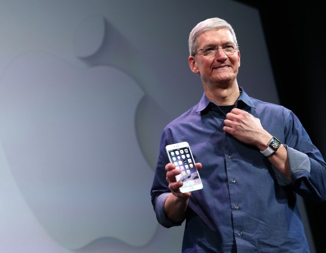 CEO Tim Cook trong buổi lễ ra mắt iPhone 6 và 6 Plus