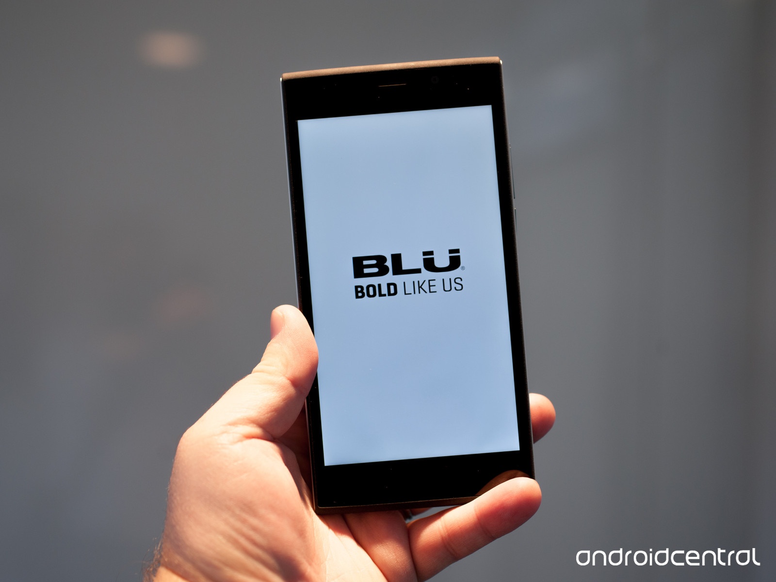 Hãng điện thoại giá rẻ của Mỹ mang tới CES 2015 nhiều sản phẩm, nổi bật có dòng Life One cấu hình tốt, giá bán hợp lý.