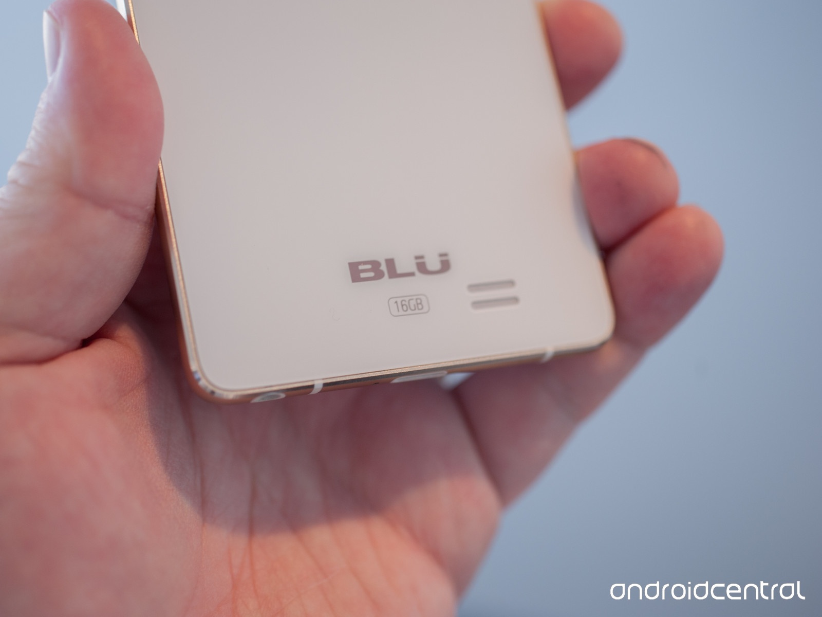 Sản phẩm có bộ nhớ trong 16 GB.