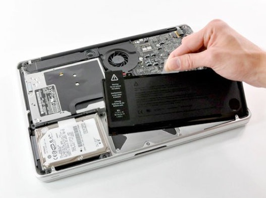 iPhone 5 va MacBook Air duoc thay pin, o cung mien phi hinh anh