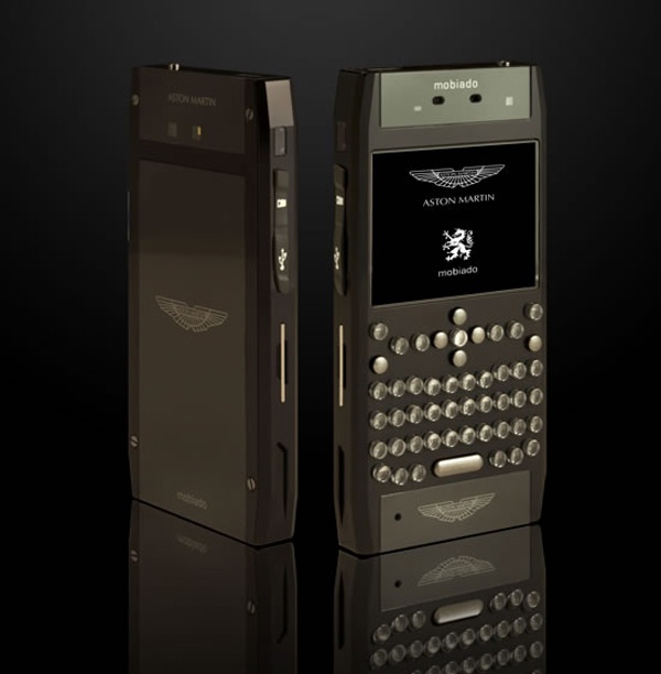 Mobiado Grand 350PRL: là mẫu di động đầu tiên thuộc bộ sưu tập Grand Line với đặc trưng là bàn phím QWERTY gần giống với chiếc E71. Thiết kế của máy khác biệt với các điện thoại Mobiado đi trước. Thiết bị sử dụng những nguyên liệu khá đắt tiền như hợp kim nhôm dùng để sản xuất máy bay và mạ nikel. Các phím được làm từ tinh thể sapphire và thép không gỉ.