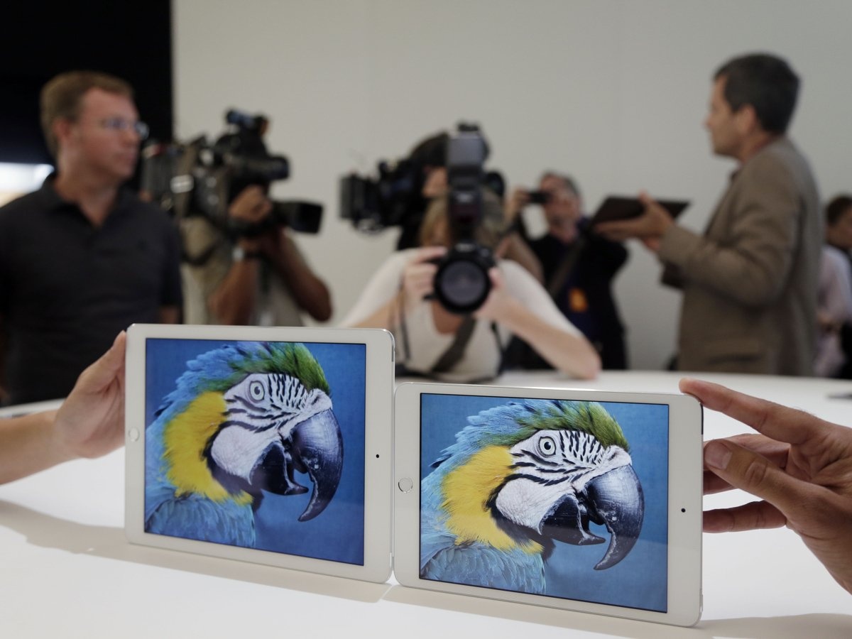 iPad Mini bốn sẽ ra mắt vào mùa thu năm nay, người dùng chờ đợi một thay đổi lớn trong chiếc iPad này, một bộ vi xử lý mạnh hơn kèm một camera được nâng cấp.