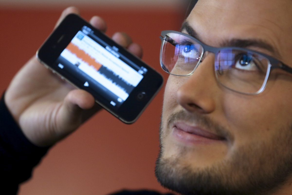 2.	SoundCloud SoundCloud là dịch vụ âm nhạc trực tuyến, giúp bạn thưởng thức mọi thứ từ âm nhạc đến các nội dung khác như sách điện tử hay podcast. Ngoài việc dễ sử dụng và miễn phí, bất kể bạn là ai cũng có thể tải nội dung âm thanh lên đó và chia sẻ với mọi người.