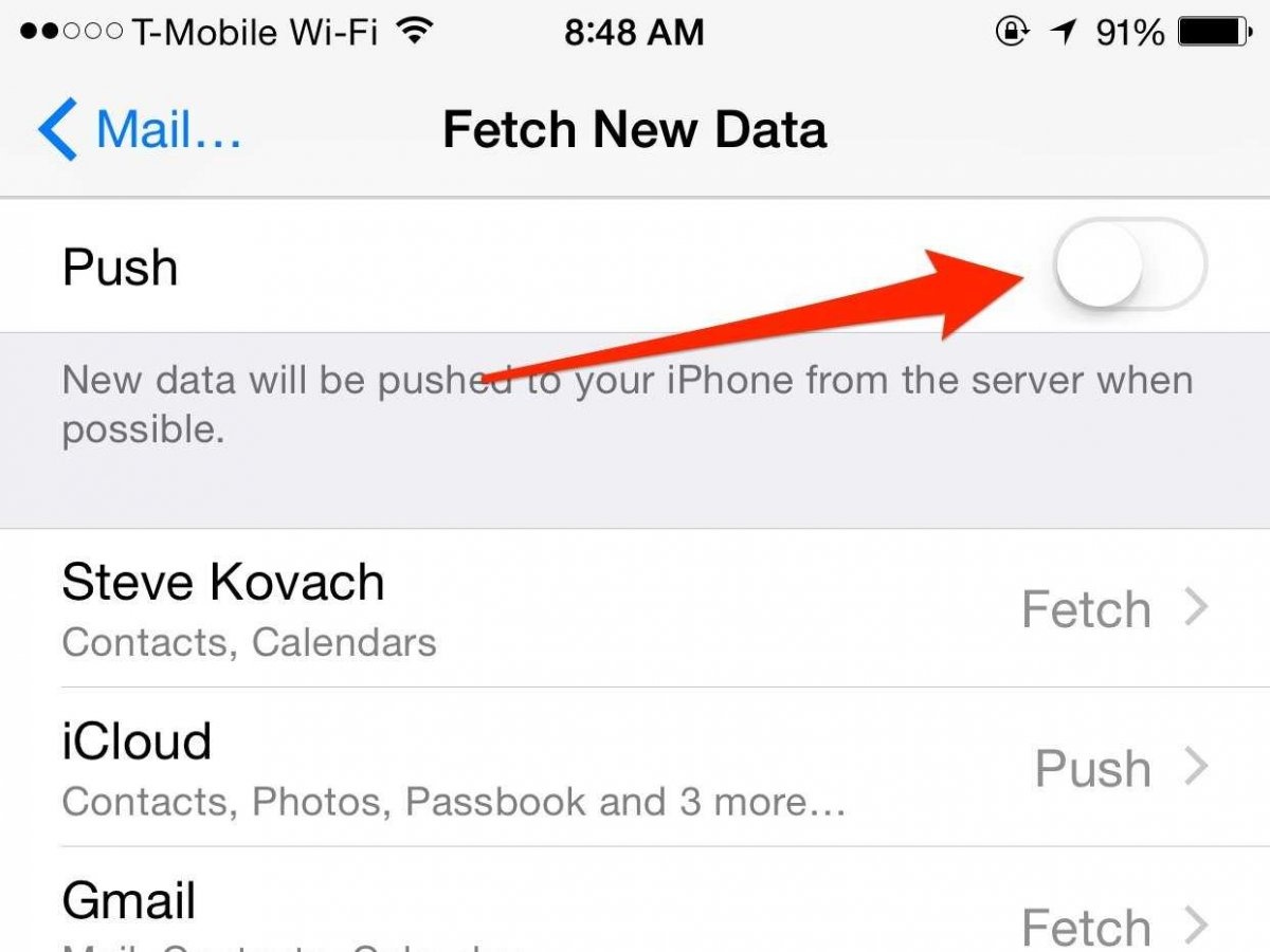 Tắt push email: Ứng dụng mail mặc định của Apple sẽ luôn kết nối với máy chủ để push mail về ngay lập tức khi người dùng có mail mới. Điều này cũng giảm tuổi thọ cho pin của iPhone. Tắt pust mail bằng cách vào Cài đặt > Mail, Danh bạ, Lịch > Tìm nạp Dữ liệu mới > Tắt Đẩy hoặc có thể tùy chỉnh thời gian tìm nạp dữ liệu mới cho email.