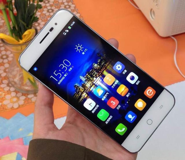 Di dong mong nhat the gioi ra doi voi 4,7mm, gia hon 4 trieu hinh anh