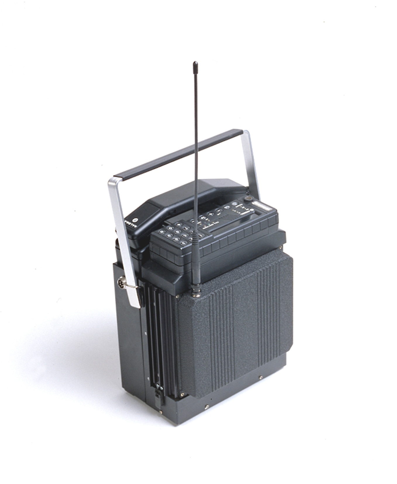 Mobira Senator là chiếc điện thoại di động đầu tiên của Nokia, được phát hành vào năm 1982, chạy trên nền tảng analog 1G. Tuy vậy sản phẩm chưa bao giờ được đánh giá cao vì Mobira Senator nặng đến 10 kg, nặng hơn cả một quả bóng bowling. Với khối lượng như thế nó chỉ thường được sử dụng trên ôtô.