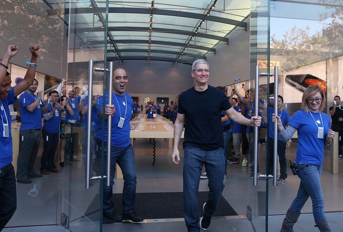 iPhone 6 và 6 Plus đã thành công ngoài sức tưởng tượng khi trong tuần đầu tiên Apple bán được 10 triệu thiết bị.