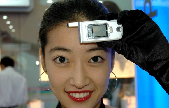 Nhung chiec dien thoai doc dao nhat 10 nam truoc hinh anh