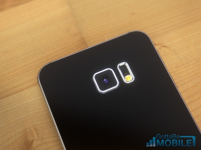 5. Camera: Samsung đã tự tin khẳng định: “Camera trên Galaxy S6 chụp ảnh đáng kinh ngạc”. Nhiều khả năng máy ảnh chính của chiếc smartphone này sẽ chỉ có độ phân giải 16 megapixel. Tuy nhiên, các tín đồ Samsung rất mong chờ một máy ảnh 20 megapixel với tính năng ổn định hình ảnh quang học và camera trước 5 megapixel khẩu độ f/1,8.