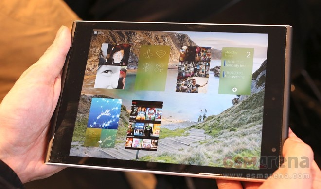 Được thành lập bởi cựu nhân viên Nokia, Jolla là công ty của những người hoài niệm về hệ điều hành MeeGo. Tại MWC 2015, Jolla đã giới thiệu Jolla Tablet. Thiết bị có màn hình 7,85 inch độ phân giải 2.048 x 1.536 pixel, chạy hệ điều hành mã  nguồn mở Sailfish OS.