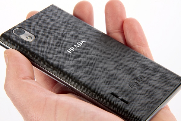 LG ra mắt smartphone Prad 3.0 với nắp lưng chất liệu da sang trọng, sử dụng hoạ tiết saffiano đặc trưng từ Prada. Sản phẩm này ra mắt năm 2012, chạy hệ điều hành Android, có màn hình 4,3 inch, camera 8 megapixel. Thời điểm ra mắt, máy có giá 14,2 triệu đồng.