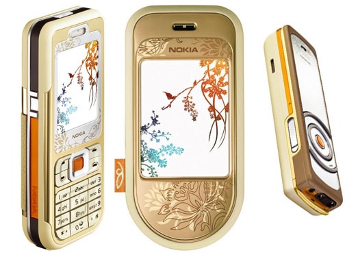 Phong cách thời trang sang trọng luôn là tiêu chí mà Nokia hướng tới. Cuối năm 2006, hãng tiếp tục ra mắt bộ ba L’Amour với những phiên bản nâng cấp từ “Huyền thoại đương đại”. Với cái tên tiếng Pháp vô cùng bay bổng (L’Amour nghĩa là người tình), điểm nổi bật ở bộ sưu tập này là thiết kế cầu kỳ, sang trọng trong từng chi tiết nhỏ, sử dụng các loại vật liệu từ thiên nhiên tạo cảm giác trông giống như hổ phách, đá quý, gốm sứ hay lụa cùng với cách phối màu độc đáo (vàng, nâu café). 