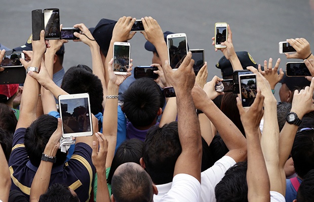 11 kieu nguoi dung dien thoai pho bien ngay nay hinh anh