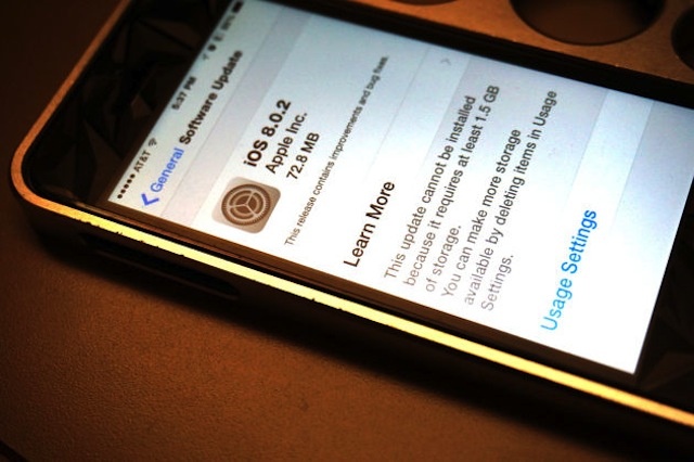 Co nen danh 500 MB de cap nhat iOS 8.2? hinh anh