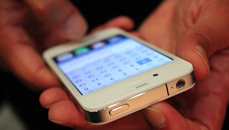 Nguoi khac noi gi khi ban dung iPhone cu? hinh anh