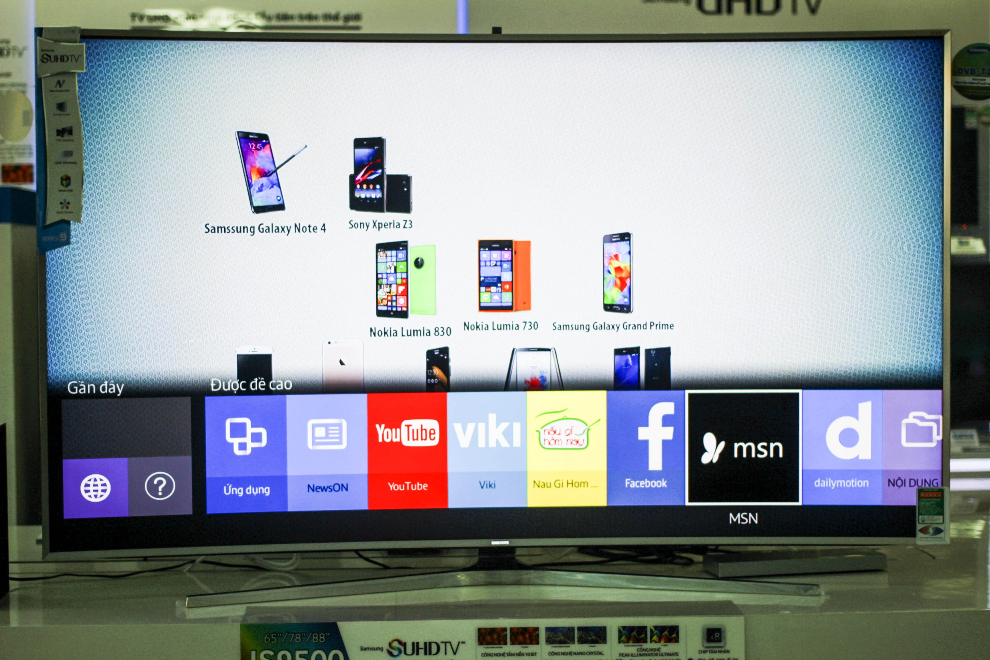 Dòng SUHD này chạy hệ điều hành Tizen do hãng tự phát triển. Trải nghiệm thực tế cho thấy, giao diện TV thân thiện, người dùng có thể dễ dàng truy cập nhanh vào các ứng dụng khi đang xem phim hay lướt web.