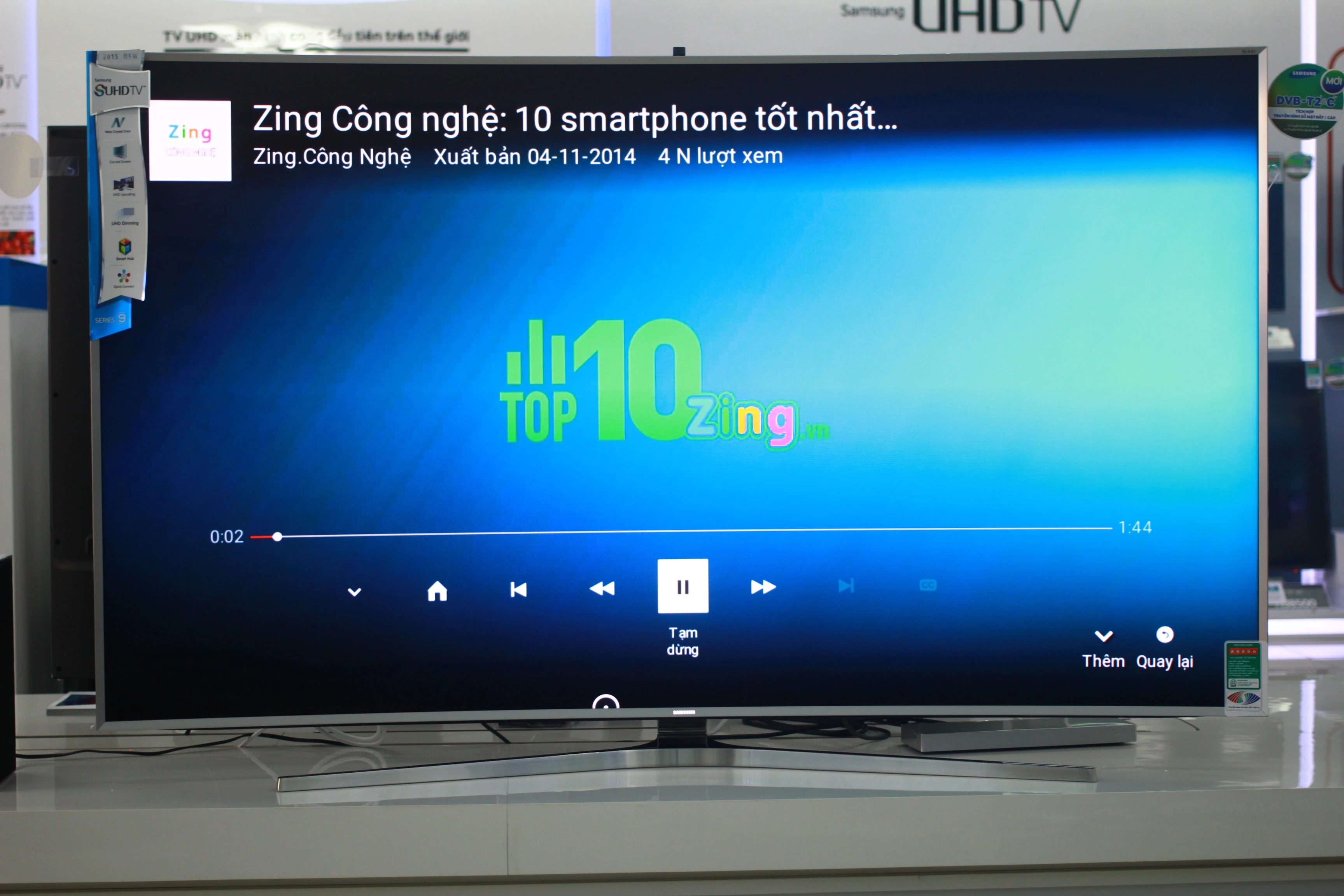 Samsung trang bị cho SUHD TV công nghệNano Crystal độc quyền trên tấm nền 10bit. Nó cho phép hiển thị màu sắc tốt hơn 64 lần so với công nghệ UHD thông thường. Ngoài ra, với những hình ảnh chưa đạt đến chuẩn 4K, thiết bị này cũng hỗ trợ việc tái tạo lại màu sắc và cho chất lượng hiển thị lên đến 80% so với chuẩn UHD.