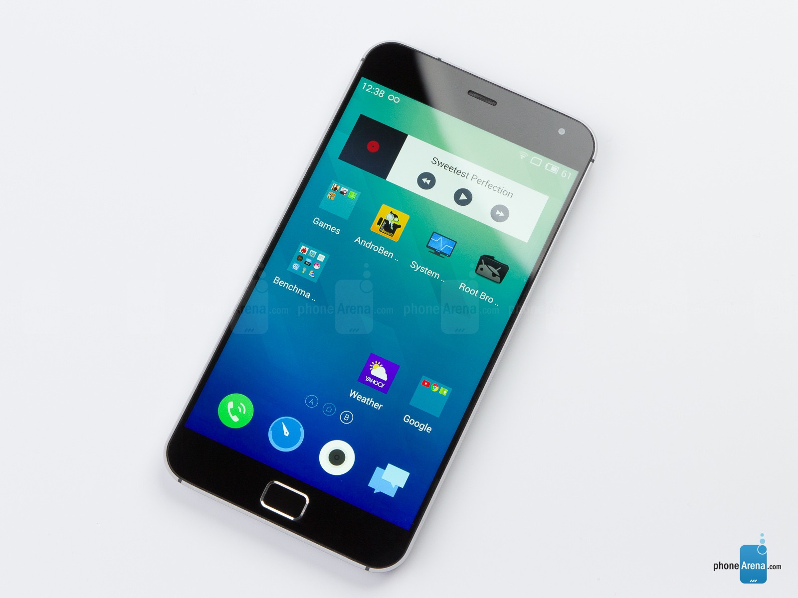 MX4 Pro: là sản phẩm của Meizu, một hãng sản xuất điện thoại mới nổi đến từ Trung Quốc. MX4 Pro có thiêt kế đơn giản với khung kim loại, viền màn hình mỏng cùng mặt lưng được làm cong vát. Điểm nổi bật là sản phẩm có cấu hình khủng nhưng có giá thành chỉ bằng một nửa những siêu phẩm khác.