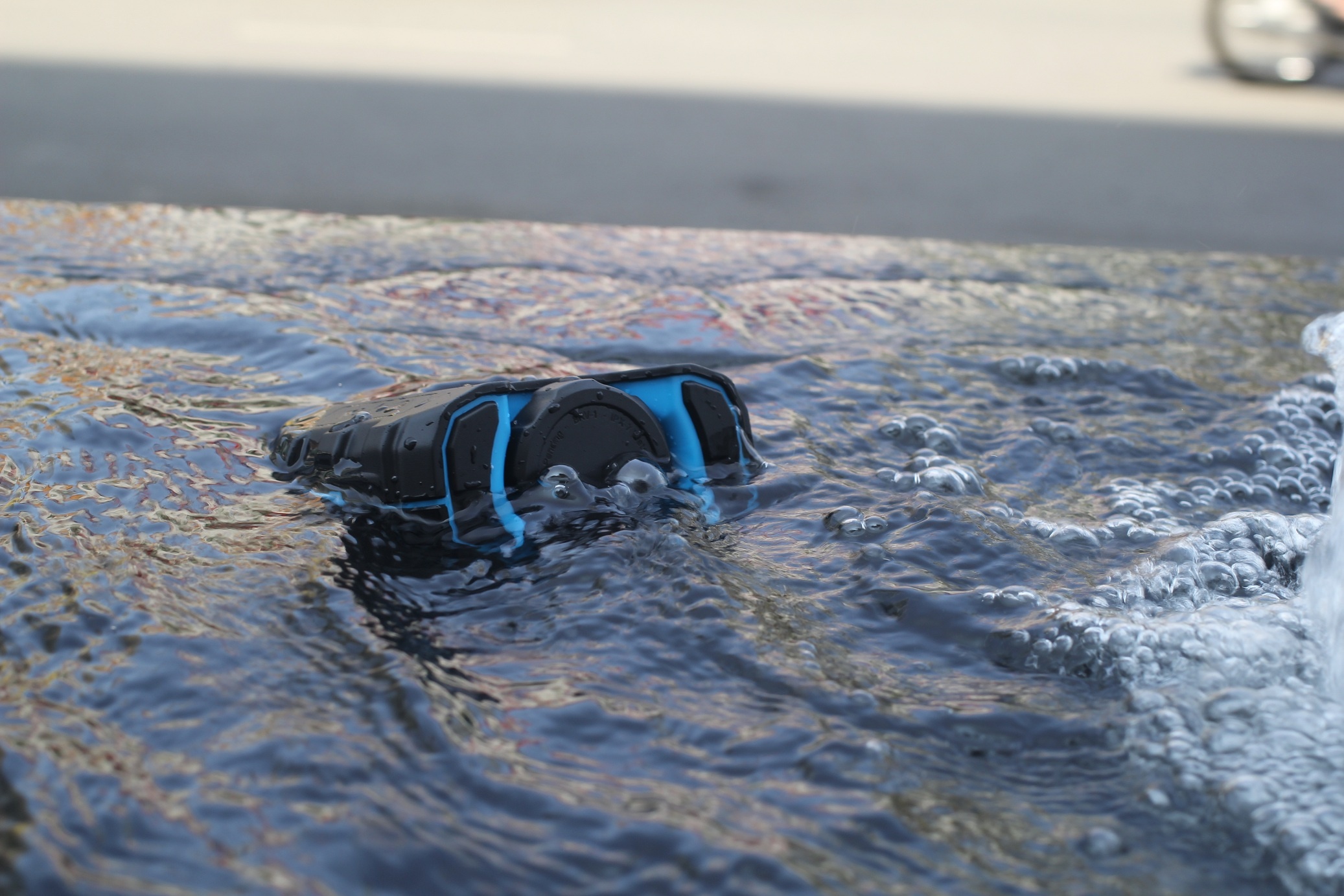 Loa ham ho chong nuoc gia 2,8 trieu o Viet Nam hinh anh