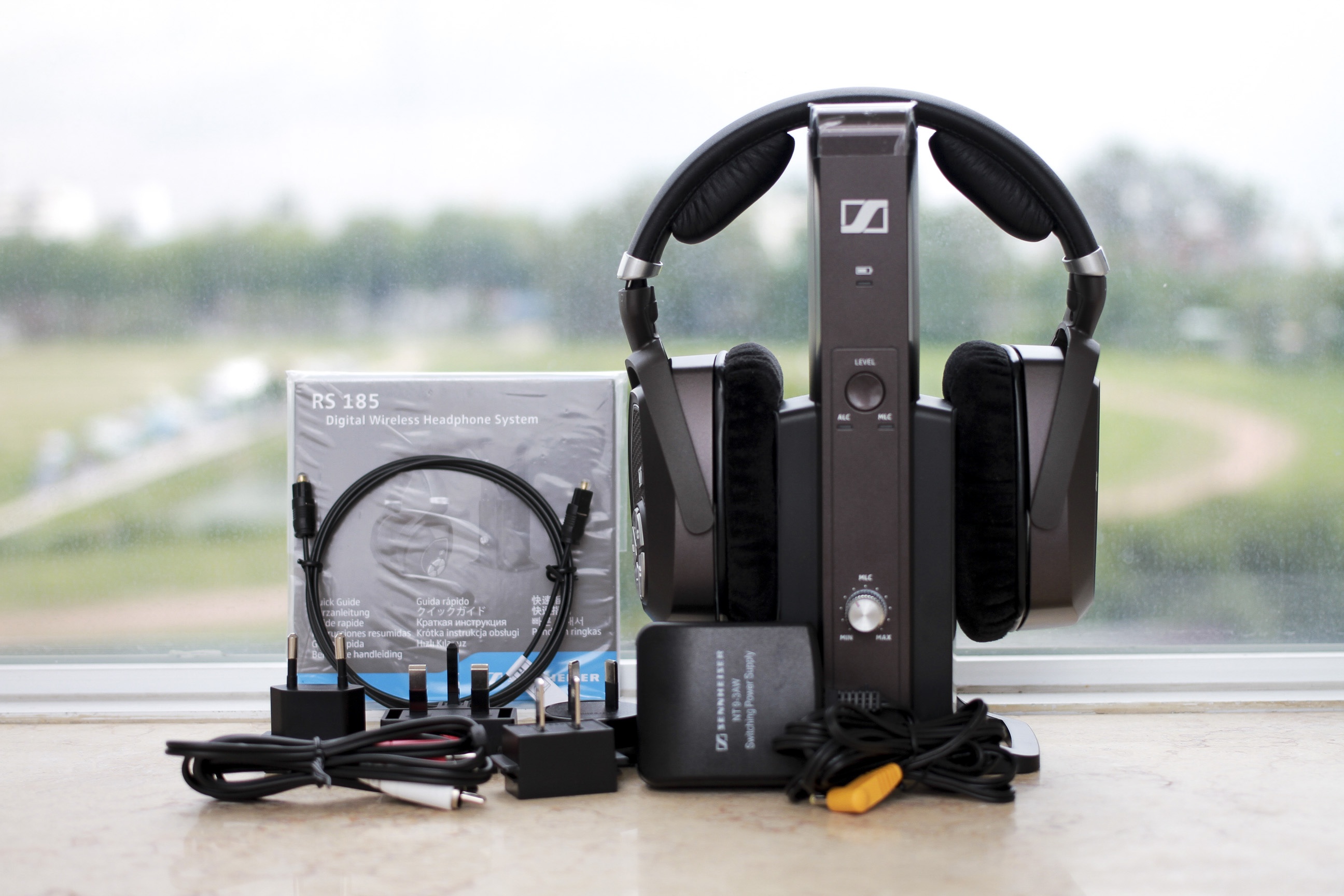 Tai nghe khong day Sennheiser RS 185 ve VN gia hon 9 trieu hinh anh