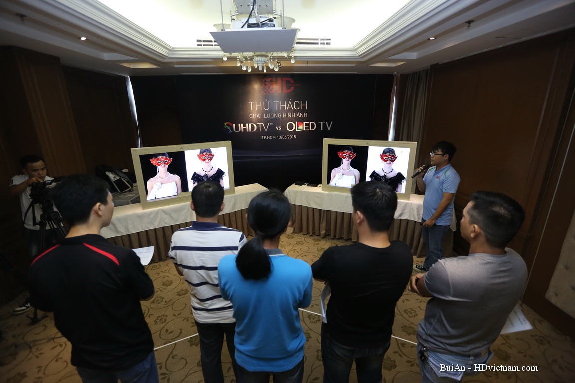 Dan choi Sai Gon offline, do hinh anh TV Samsung va LG hinh anh