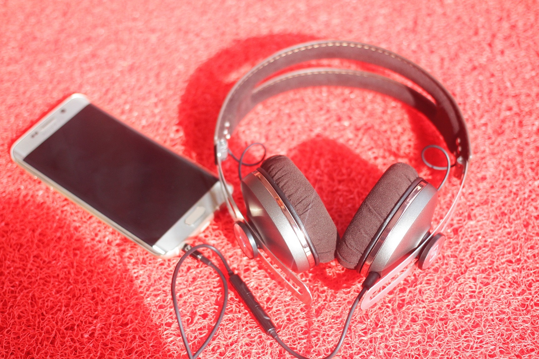 Tai nghe Sennheiser Momentum the he moi gia 5,3 trieu dong hinh anh