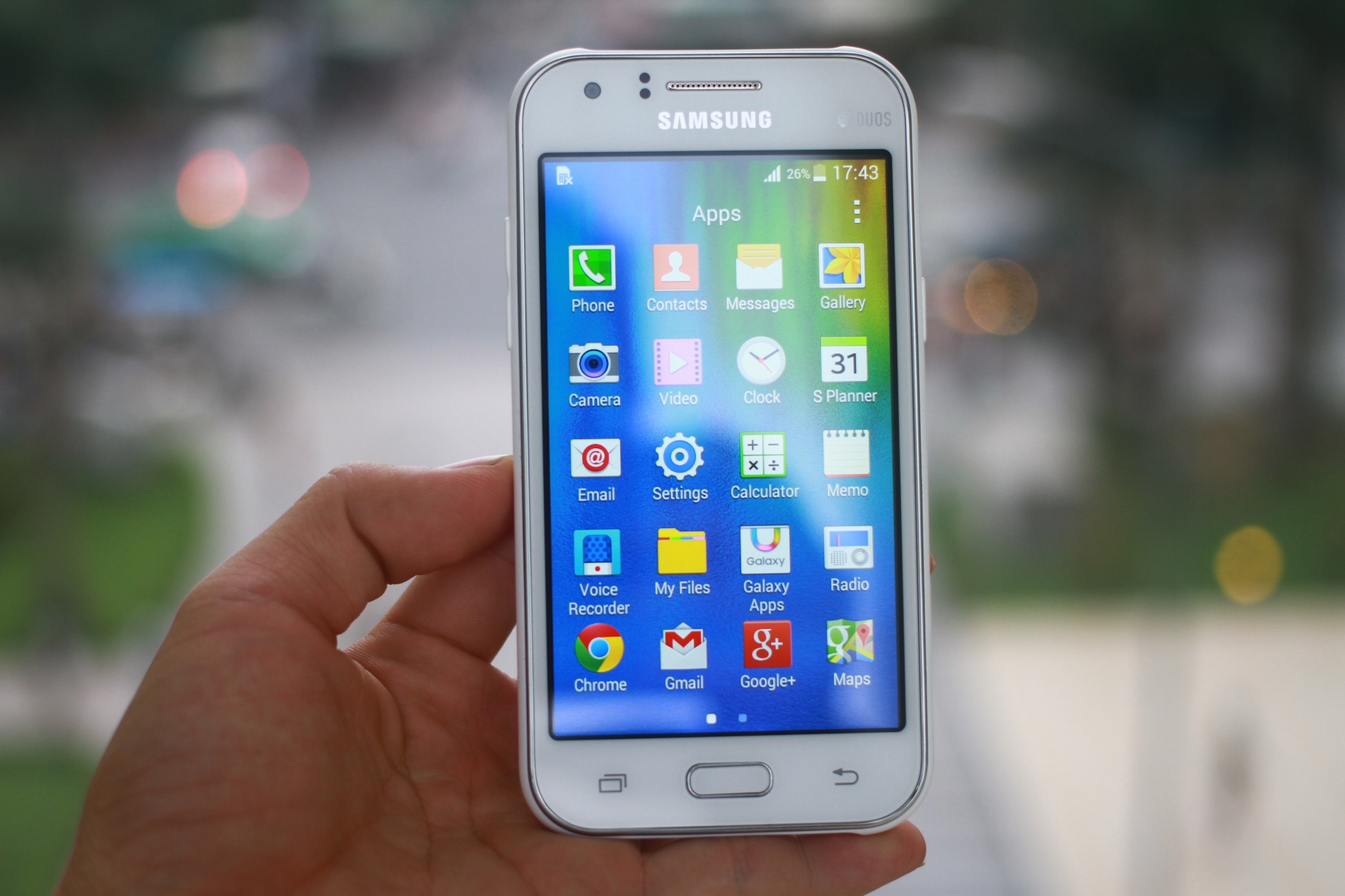 Danh gia Samsung Galaxy J1: Pin khoe, gia 2,3 trieu dong hinh anh