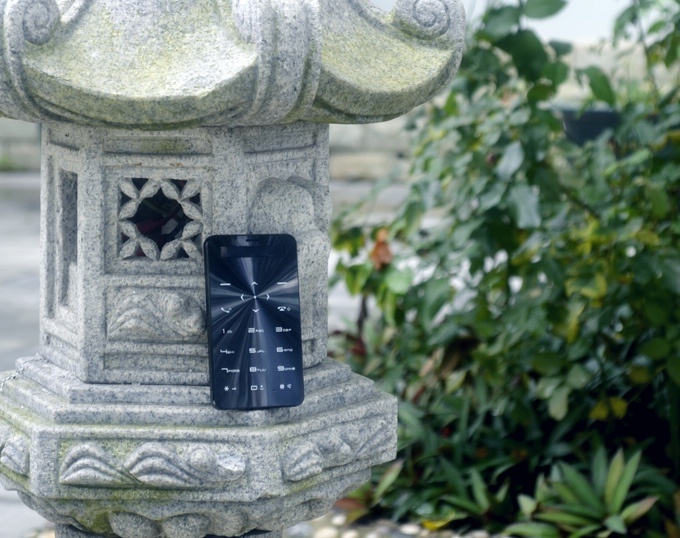 Vài tháng trước một dự án di động nhằm tìm kiếm sự đơn giản trong việc sử dụng thiết bị di động đã nhận được khoản tài trợ lớn từ cộng đồng. Dự án có tên Janus One khởi động nhằm mục đích Biến cuộc sống của con người trở nên đơn giản và theo một cách thông minh.