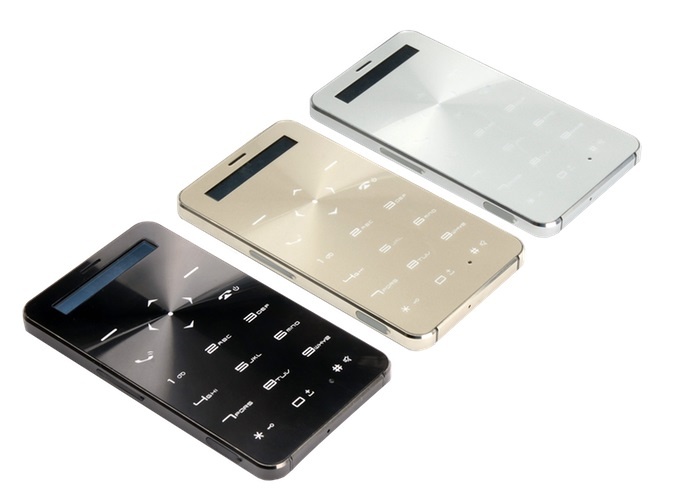 Janus One giống như một chiếc điều khiển kết nối với smartphone hoặc có thể sử dụng độc lập như một thiết bị di động cầm tay có thẻ SIM.