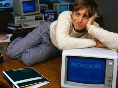 Năm 1986, Microsoft gây chú ý với các phương tiện truyền thông và các nhà đầu tư khi phát hành chứng khoán lần đầu (IPO)
