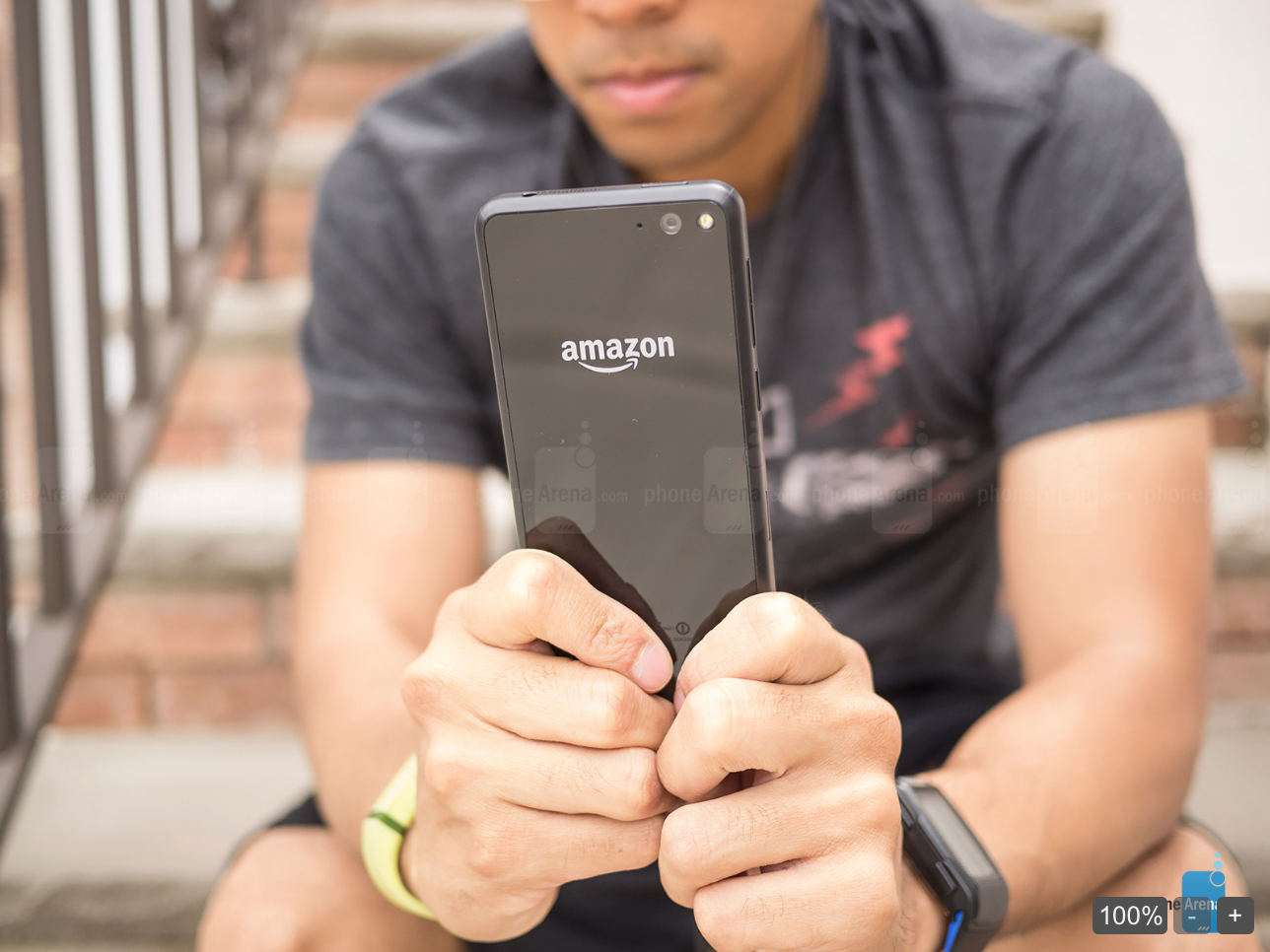 Mặt sau của chiếc Amazone Fire phone.Ảnh: PhoneArena