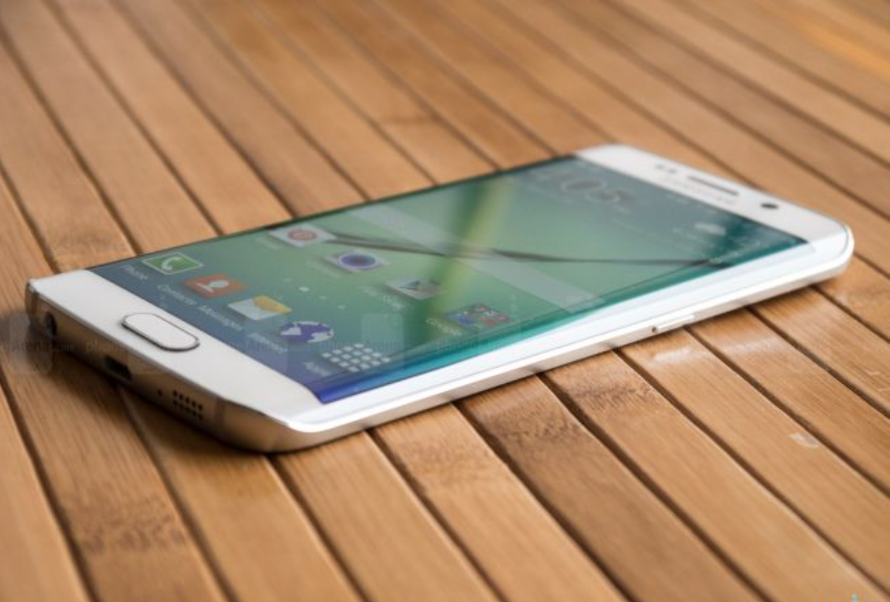 Thiết kế màn hình cong của Samsung. Ảnh: PhoneArena.