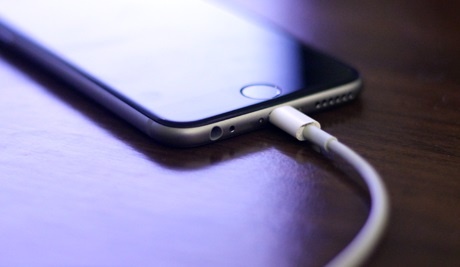 Cach sac nhanh iPhone trong 5 phut hinh anh